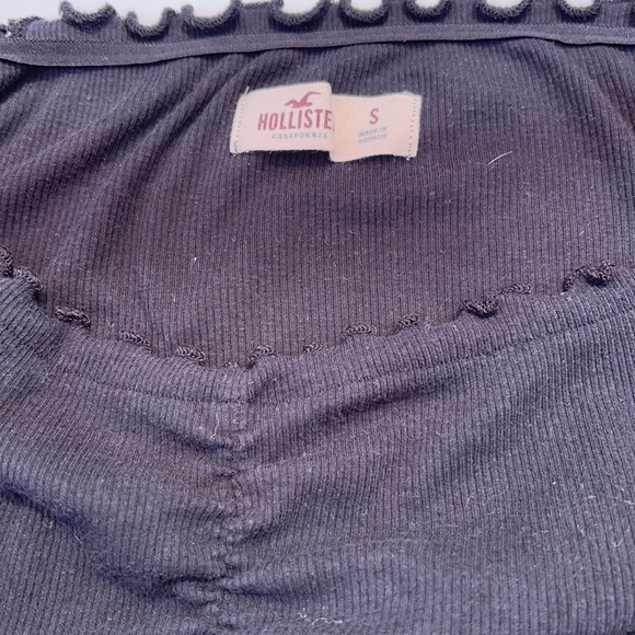 🛑SOLD🛑 Hollister Off-the-Shoulder Cropped T-shirt S - Picture 2 of 4
